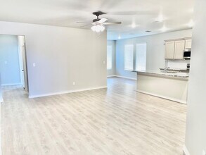 7729 96th St in Lubbock, TX - Foto de edificio - Building Photo