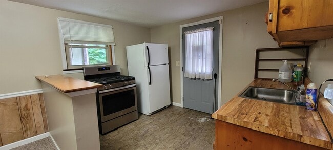 property at 48 Dillingham Rd