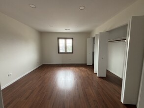 517 W Central Rd, Unit 2A in Mount Prospect, IL - Building Photo - Building Photo