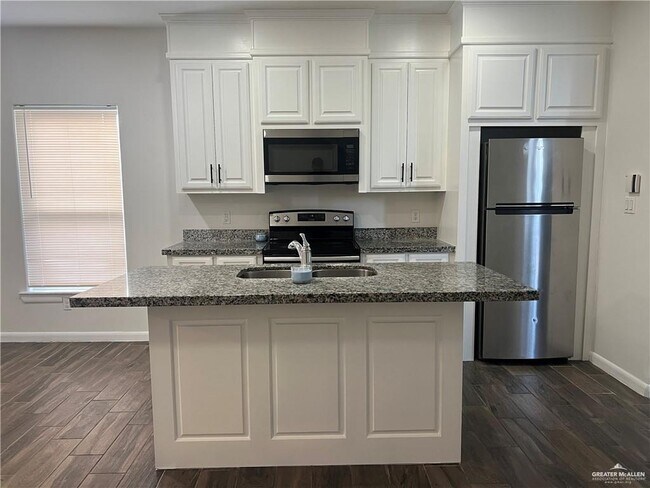 18 W Chavez St in Edinburg, TX - Building Photo - Building Photo