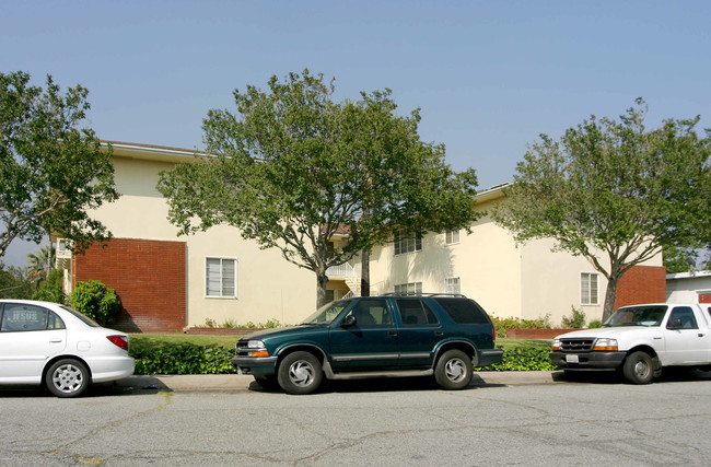 205-209 Sonora Dr in San Bernardino, CA - Building Photo - Building Photo