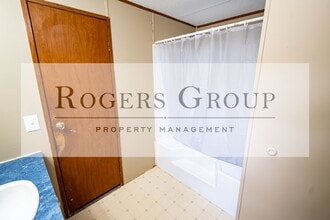 8188 Charlie Stovall Rd in Oxford, NC - Building Photo - Building Photo