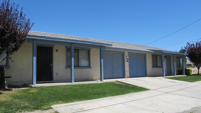 16126 Tawney Ridge Ln in Victorville, CA - Building Photo - Building Photo