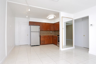 Community Acres in Fort Lauderdale, FL - Building Photo - Interior Photo