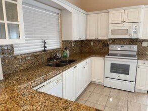 14248 SW 91st St in Miami, FL - Building Photo - Building Photo