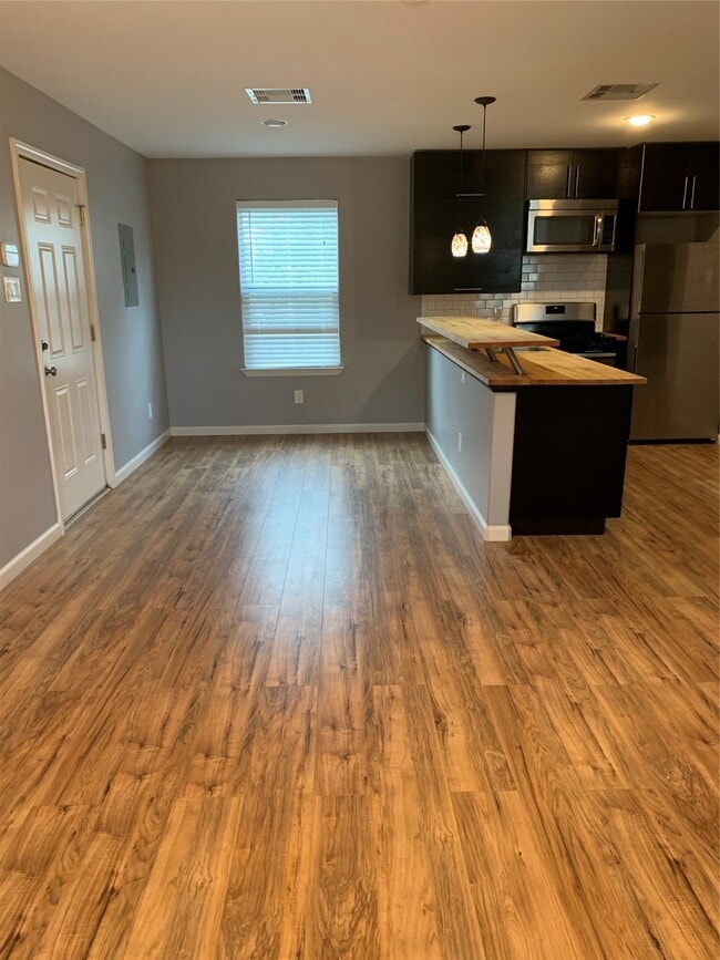 property at 602 W 18th St
