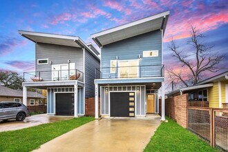 317 E 35th St in Houston, TX - Building Photo - Building Photo