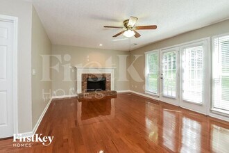 2606 Loring Rd in Kennesaw, GA - Foto de edificio - Building Photo