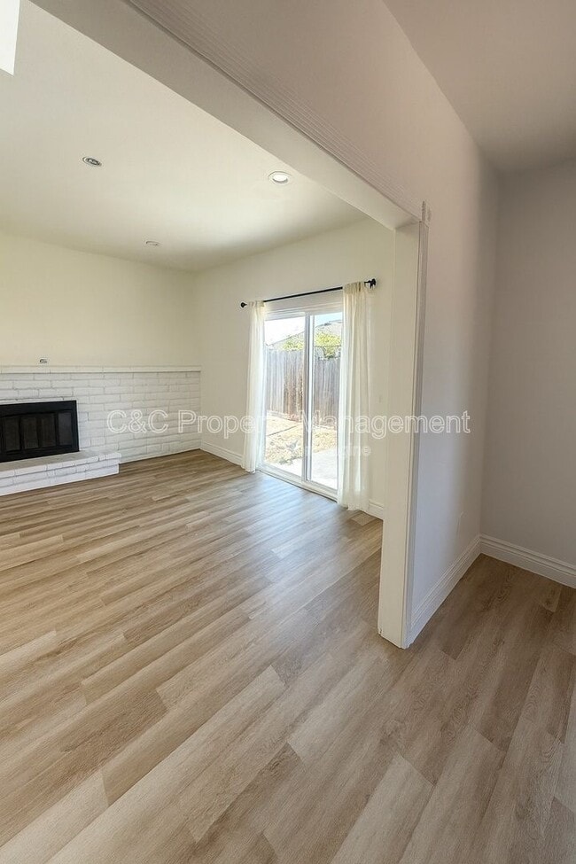 296 Whitney Pl in Marina, CA - Building Photo - Building Photo