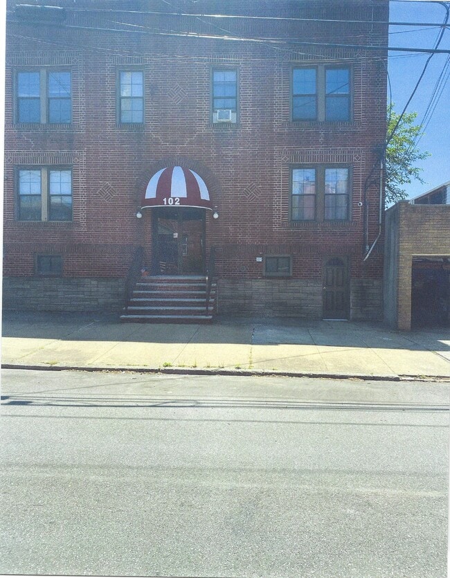 102 W 49th St, Unit 6 in Bayonne, NJ - Building Photo - Building Photo