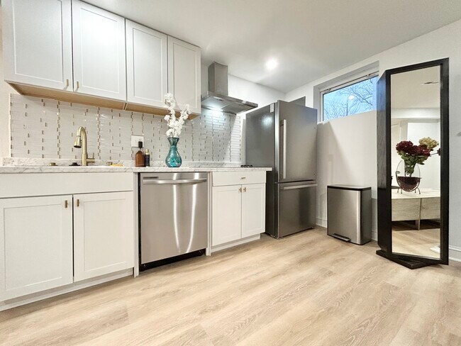 3250 Chestnut St NW, Unit Basement Apartment in Washington, DC - Building Photo - Building Photo