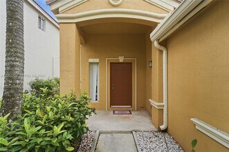 1004 Golden Cane Dr in Weston, FL - Building Photo - Building Photo