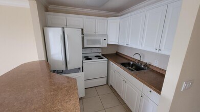 375 Camden P in West Palm Beach, FL - Building Photo - Building Photo