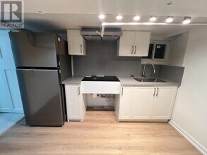 82 Curzon St in Toronto, ON - Building Photo - Building Photo