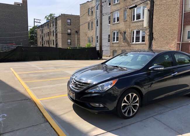 3300 W Lawrence Ave in Chicago, IL - Foto de edificio - Building Photo