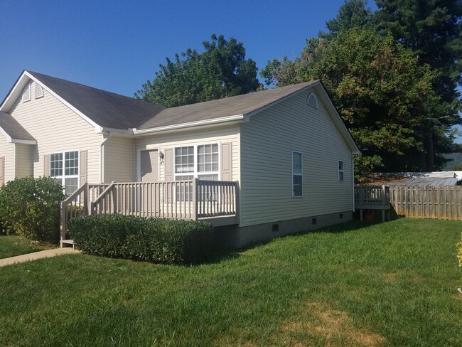 47 Cypress Villa Ln in Waynesville, NC - Building Photo - Building Photo