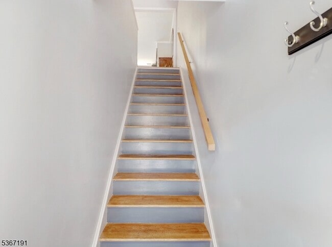 65 Mews Ln in South Orange, NJ - Building Photo - Building Photo