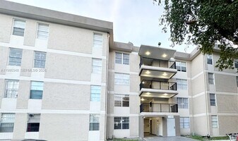 1805 W 56th St in Hialeah, FL - Building Photo