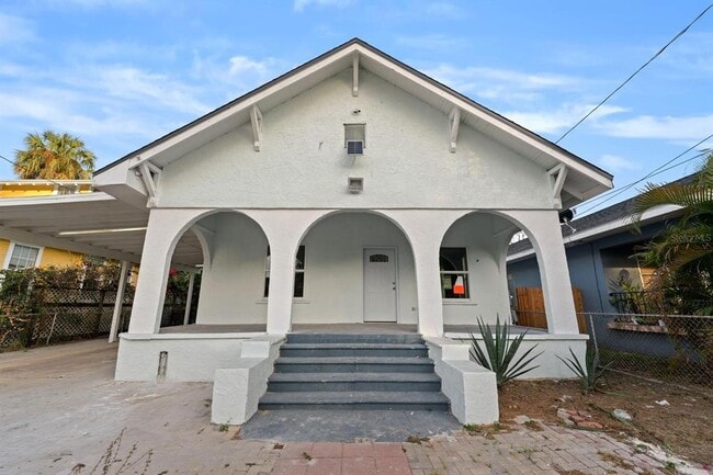 property at 2825 N Taliaferro Ave