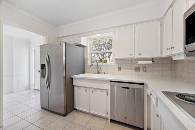 1833 Saxony Ln in Houston, TX - Building Photo - Building Photo