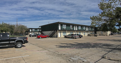 Eagle Manor Apartments in Denton, TX - Foto de edificio - Building Photo