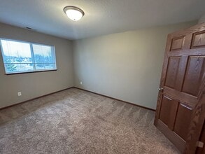 501 E Skylark Trail in Mankato, MN - Building Photo - Building Photo