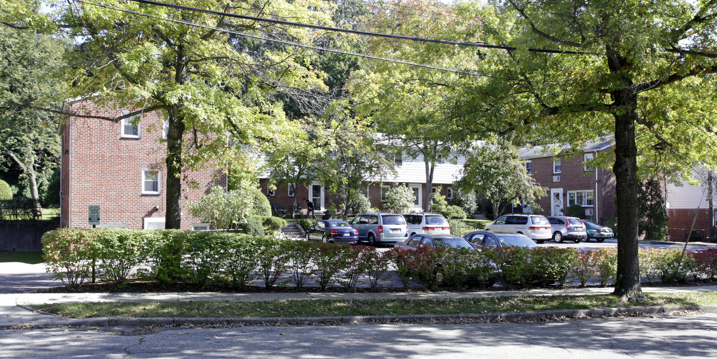 High Meadow in Ossining, NY - Foto de edificio