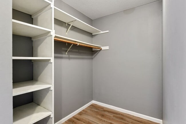 2616 Harriet Ave, Unit 319 in Minneapolis, MN - Building Photo - Building Photo