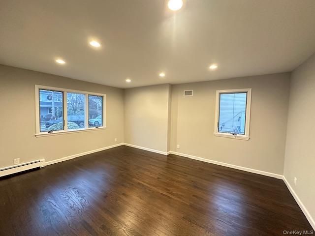 38 Avenue B in Port Washington, NY - Foto de edificio - Building Photo