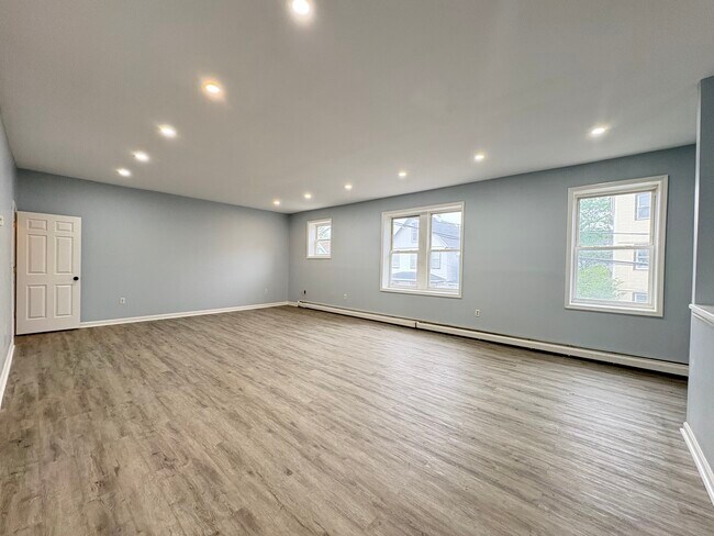 151 Chapman St, Unit 2 in Orange, NJ - Foto de edificio - Building Photo