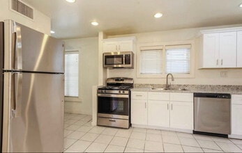 1046 E Indianola Ave in Phoenix, AZ - Foto de edificio - Building Photo