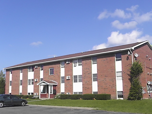 6559 Lincoln Ave in Lockport, NY - Foto de edificio