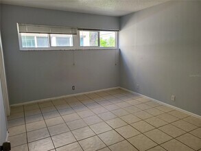 2763 Woodgate Ln, Unit 207 in Sarasota, FL - Building Photo - Building Photo