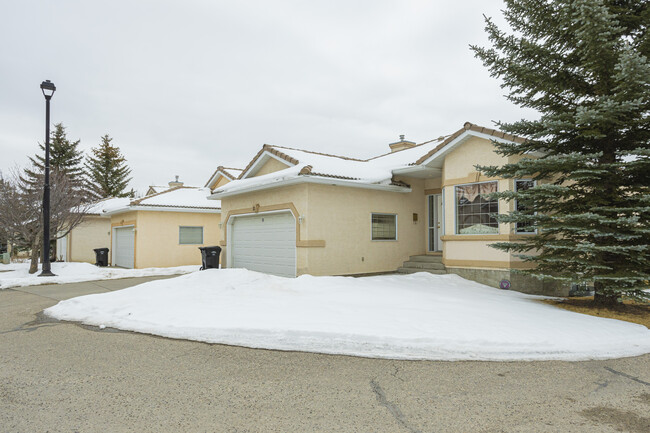 5 Scimitar Rise NW in Calgary, AB - Building Photo - Building Photo