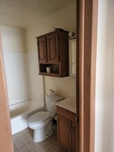 220 W Frank St, Unit 2 in Fowlerville, MI - Building Photo - Building Photo