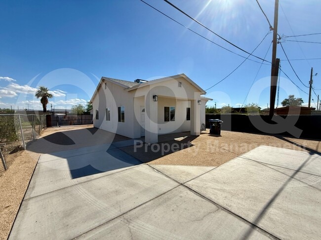 2939 W Polk St