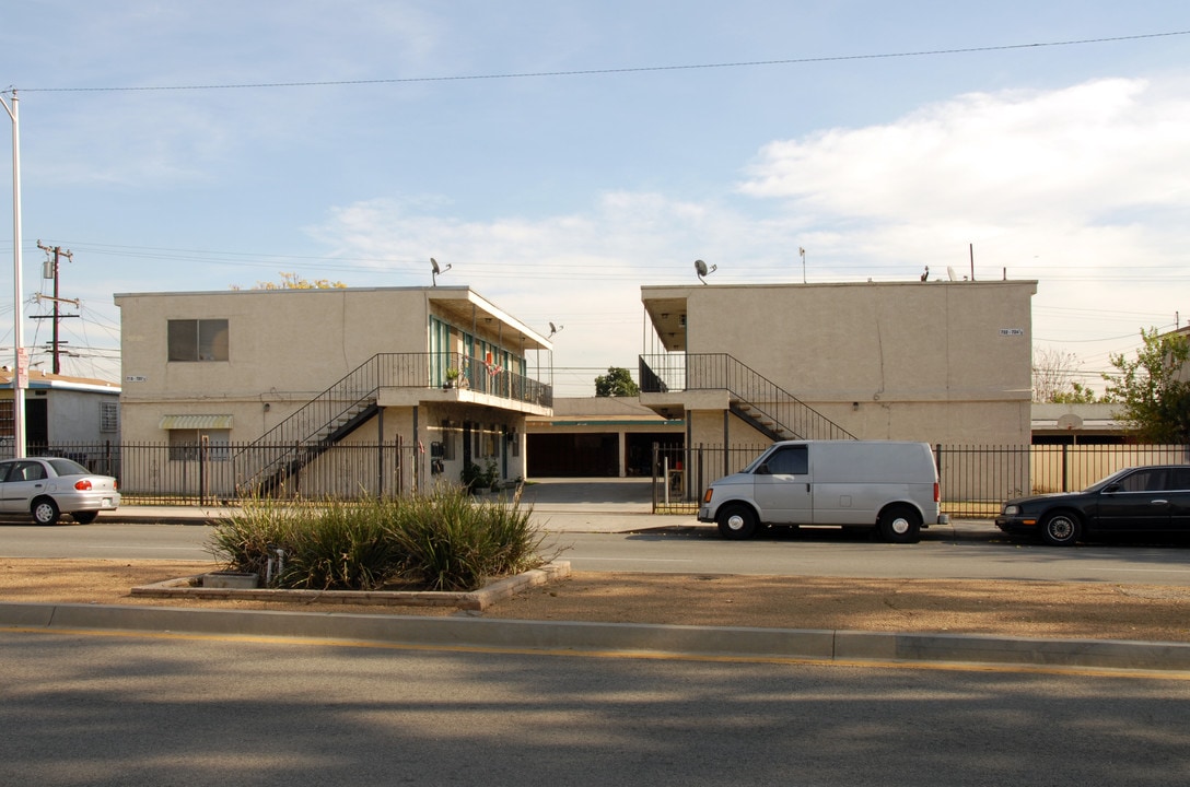 718 S Arizona Ave in Los Angeles, CA - Foto de edificio