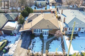 16 Roseglor Crescent in Toronto, ON - Building Photo - Building Photo