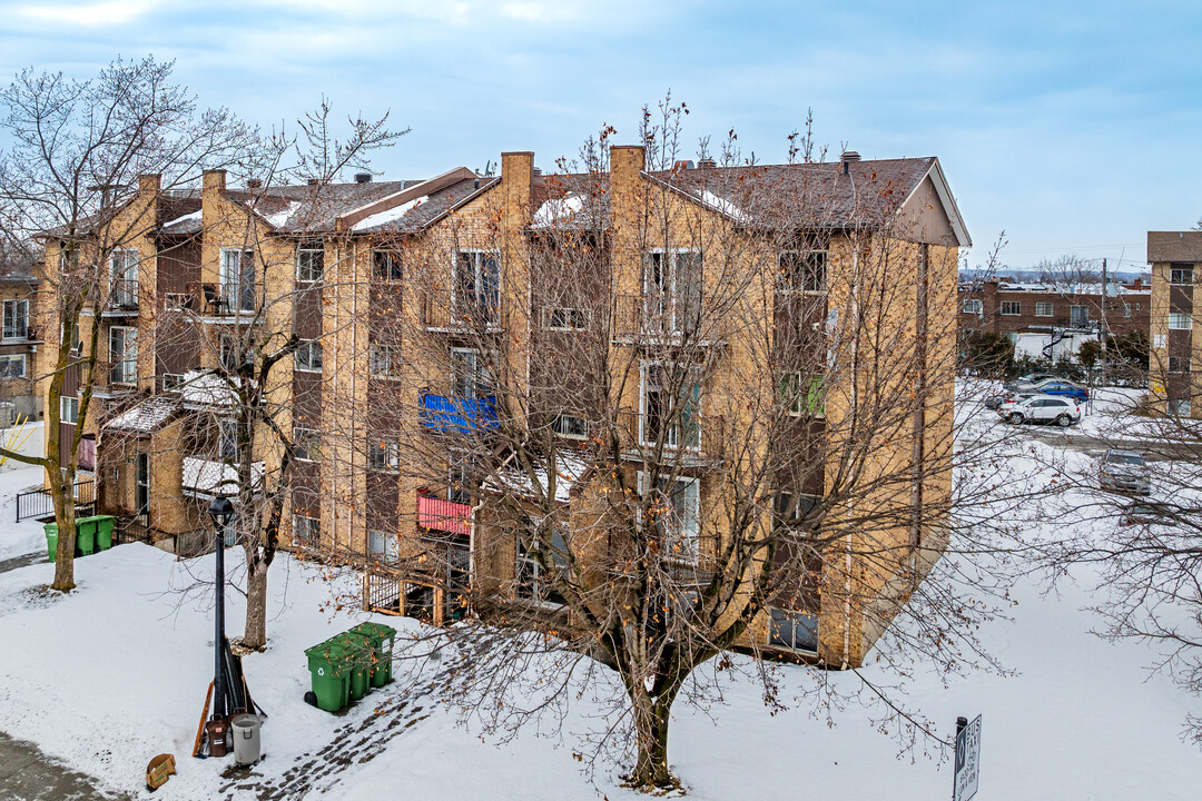 7351 Maurice-Duplessis Boul in Montréal, QC - Building Photo