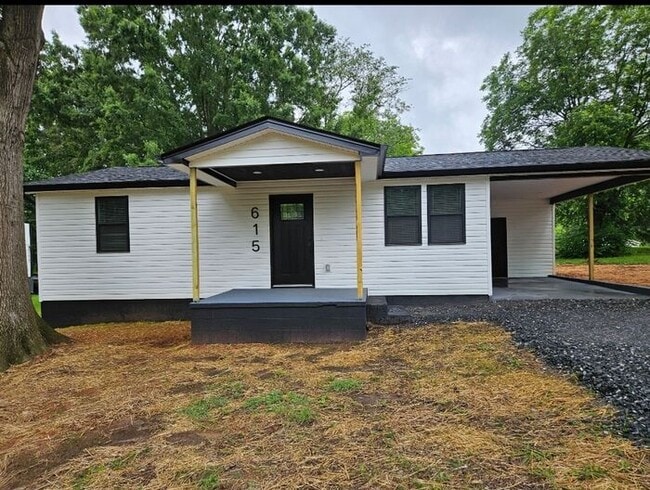 property at 615 E Saunders Ave
