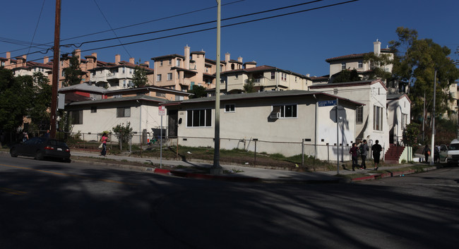 2204 Lincoln Park Ave in Los Angeles, CA - Foto de edificio - Building Photo