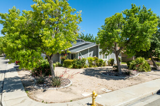 43950 Bobby Jones Dr in Lancaster, CA - Building Photo - Building Photo