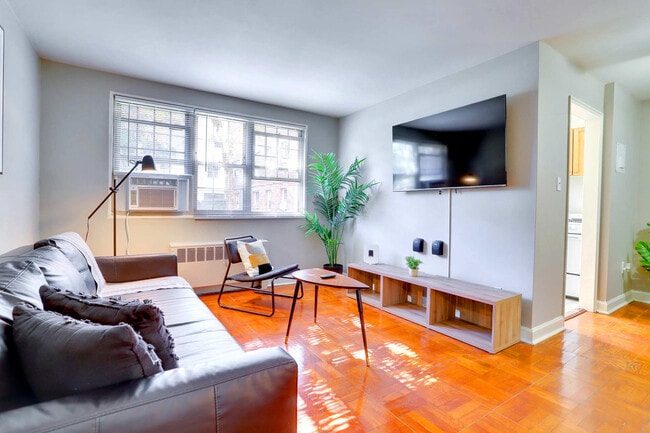 property at 1420 W Abingdon Dr