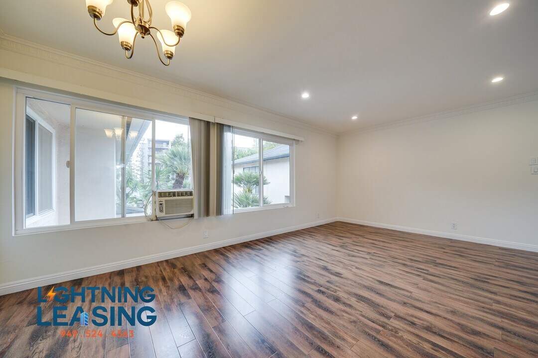 1060 S Stanley Ave in Los Angeles, CA - Building Photo