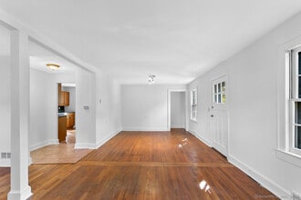105 Southworth St in Milford, CT - Building Photo - Building Photo