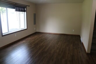 3509 Veralta Dr in Cedar Falls, IA - Building Photo - Building Photo