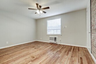 2647 Greenbriar Dr-Unit -2 in Houston, TX - Building Photo - Building Photo