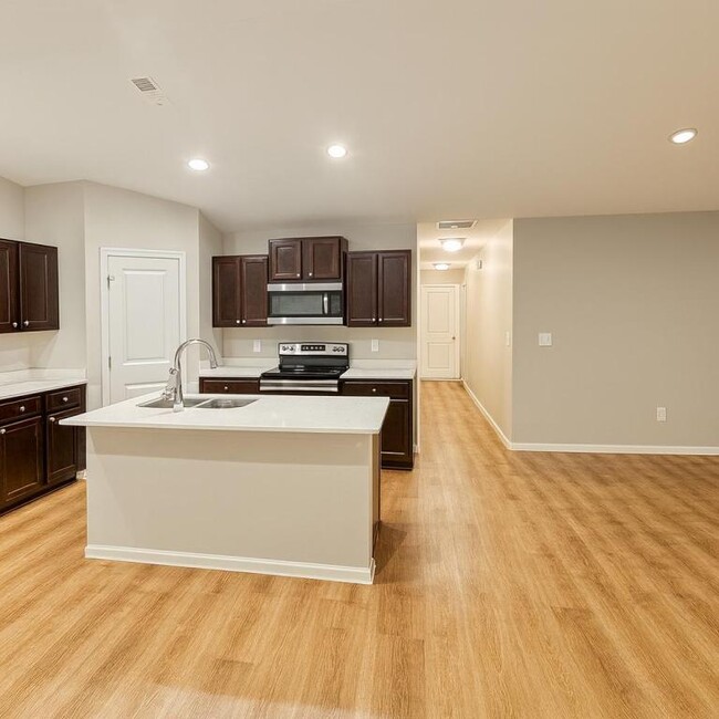 6912 N Hydraulic Ave in Park City, KS - Building Photo - Building Photo