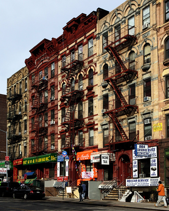 219 Madison St in New York, NY - Building Photo