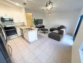 395 NE 211th Terrace in Miami, FL - Building Photo - Building Photo